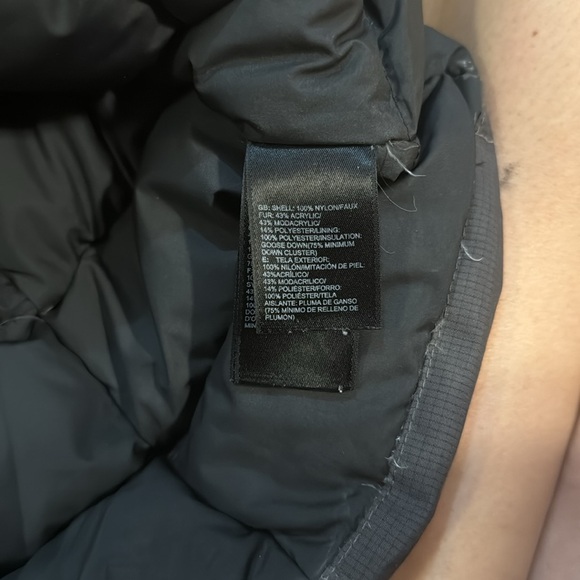 North face women’s winter coat - Picture 9 of 17